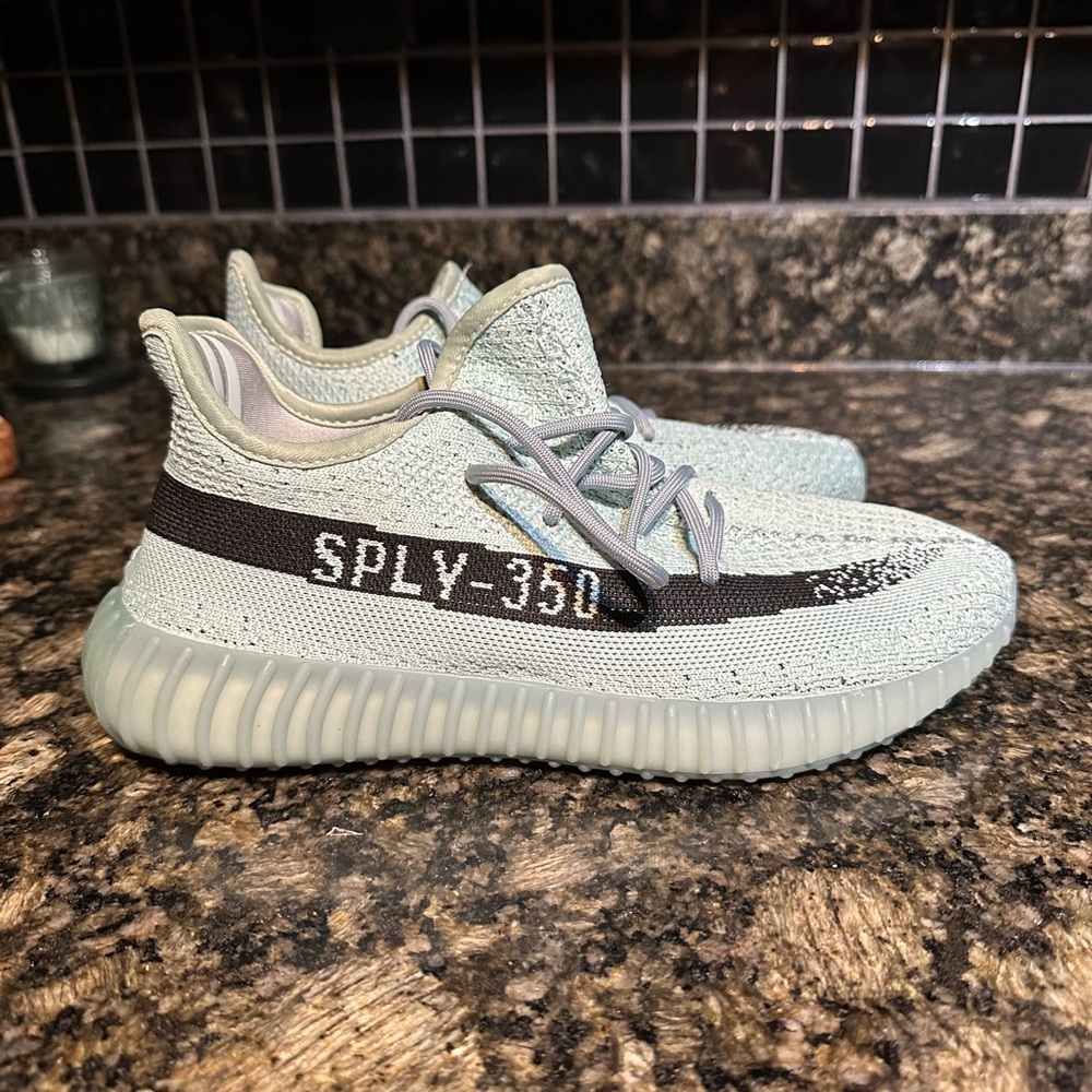 Yeezy 350 Woman’s Shoe Size 8